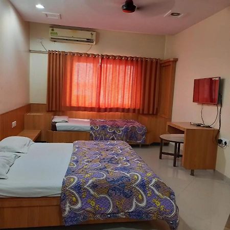 Sharan Hotel Shirdi Esterno foto