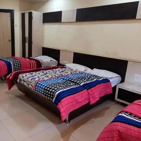 Sharan Hotel Shirdi Esterno foto