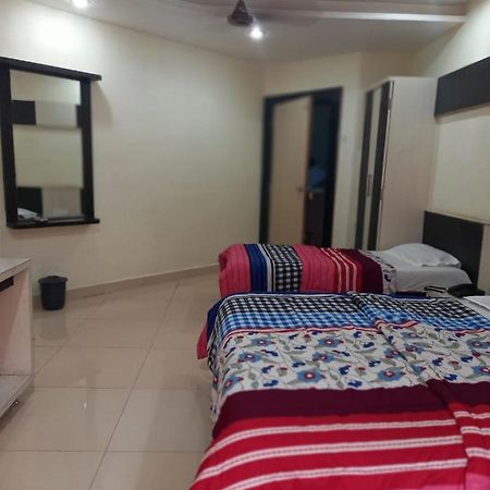 Sharan Hotel Shirdi Esterno foto