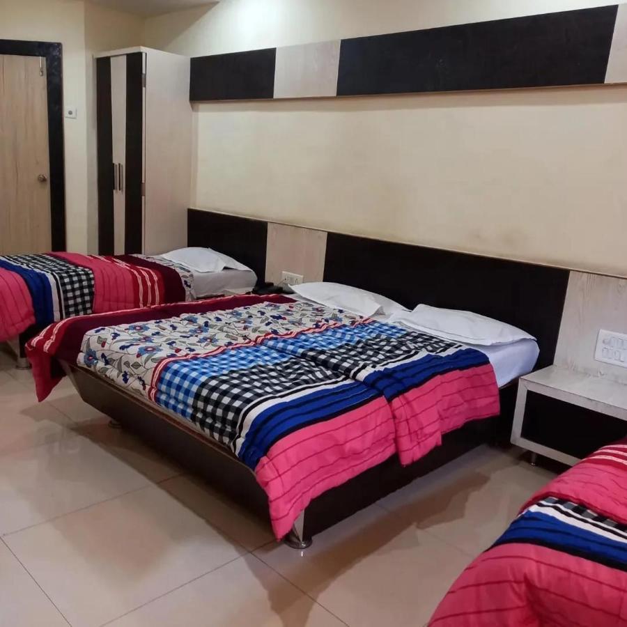 Sharan Hotel Shirdi Esterno foto