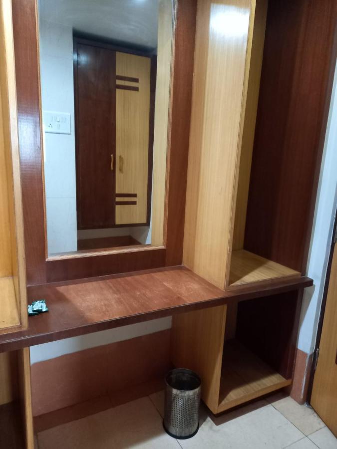 Sharan Hotel Shirdi Esterno foto